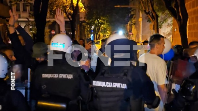 Studenti ispred policije